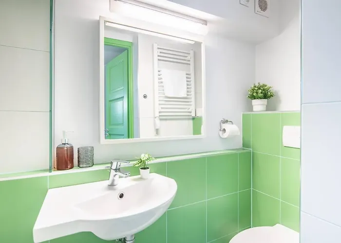 Greenlight 2 Bedroom Brody 17 *