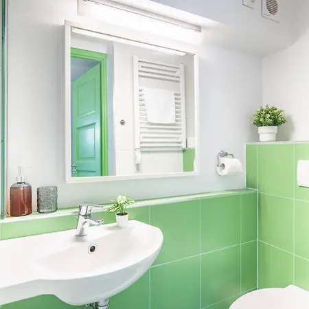 Greenlight 2 Bedroom Brody 17 *